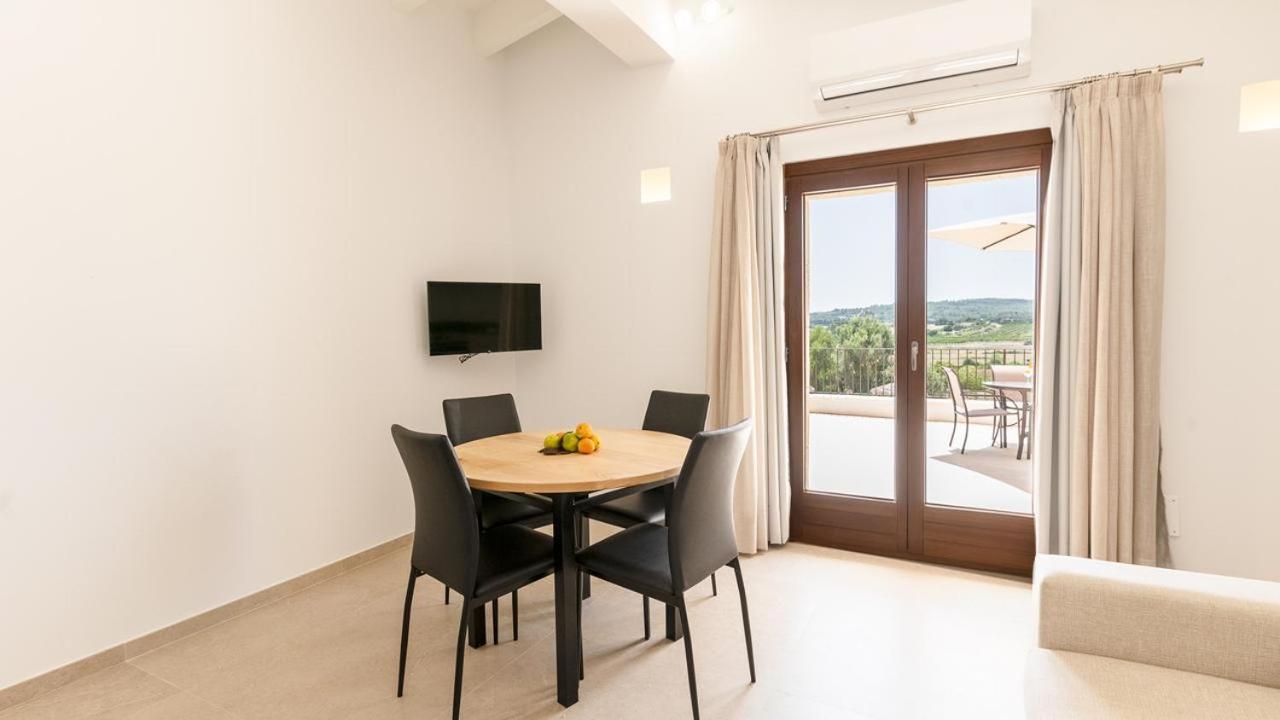 הוילה פטרה Agroturismo Son Calo מראה חיצוני תמונה